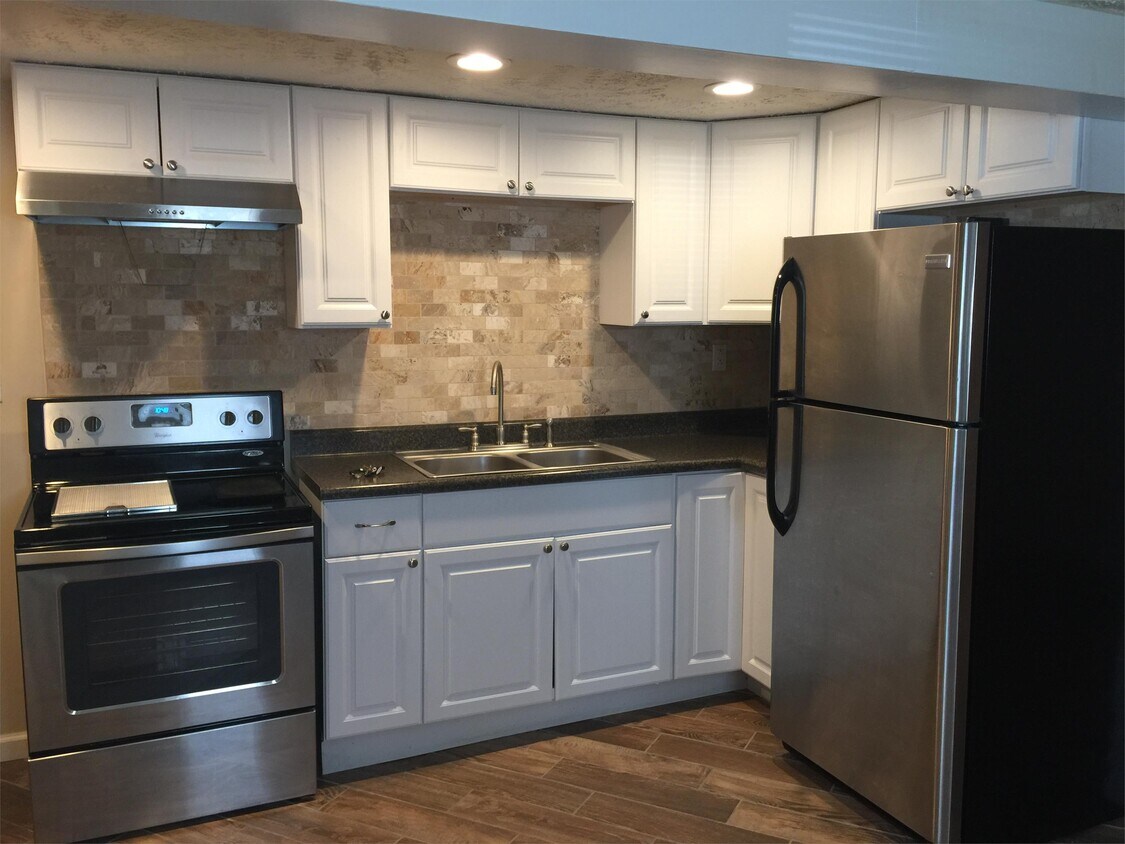 Foto principal - 615 10th Ave