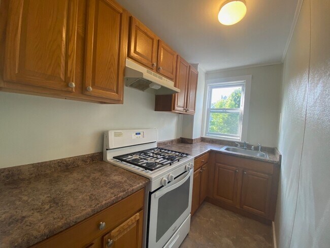 Building Photo - 179 Deane St