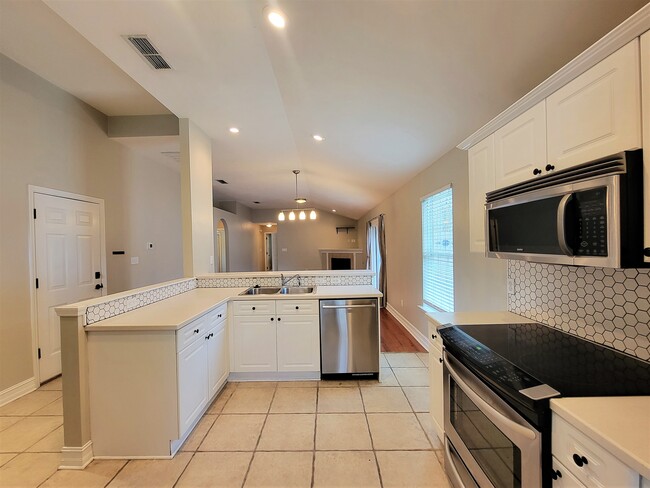 Building Photo - 2921 Alexis Ln