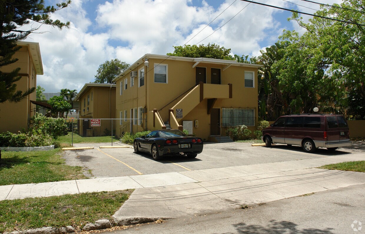 Building Photo - 2941-2951 SW 1st Ave