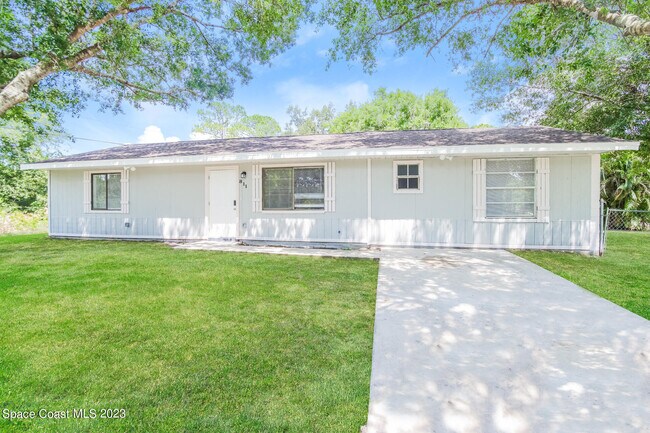 Foto del edificio - 811 Airport Ave SE