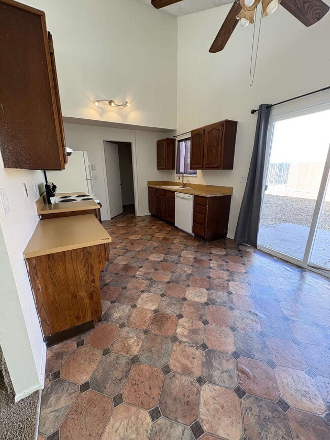 Photo - 2 bedroom duplex with garage - Bennett Apartment