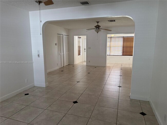 Foto del edificio - 1847 Wiley St