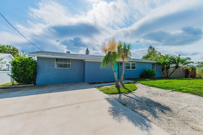 Building Photo - 818 Bayview Dr