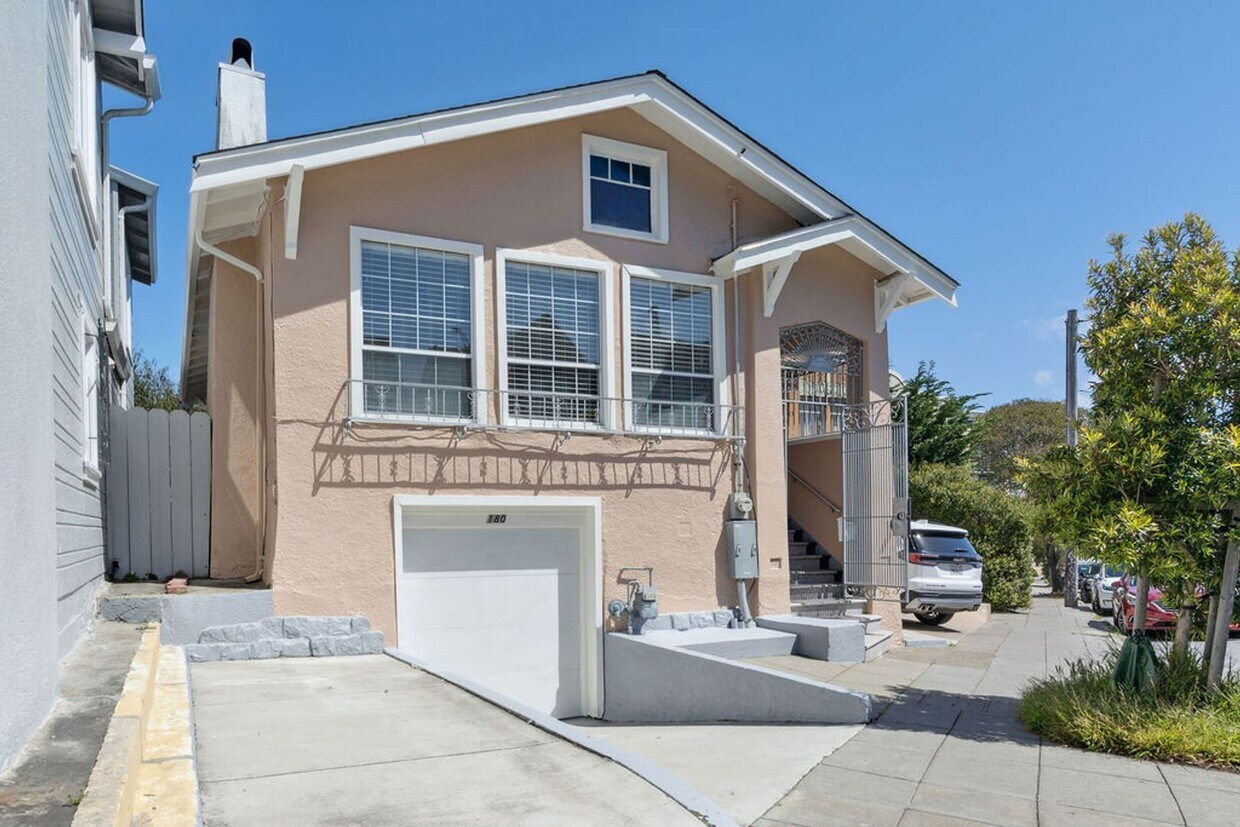 Primary Photo - EPIC REA - Great Renovated ( all appliance...