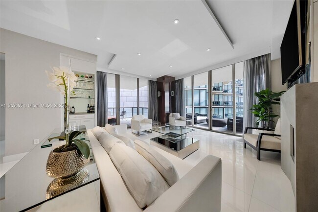 Foto del edificio - 9701 Collins Ave