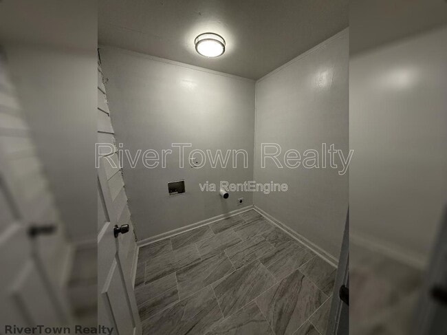 Foto del edificio - 2677 Larose Ave