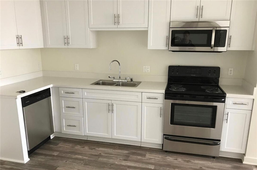 Foto del edificio - 12655 Bluff Creek Dr