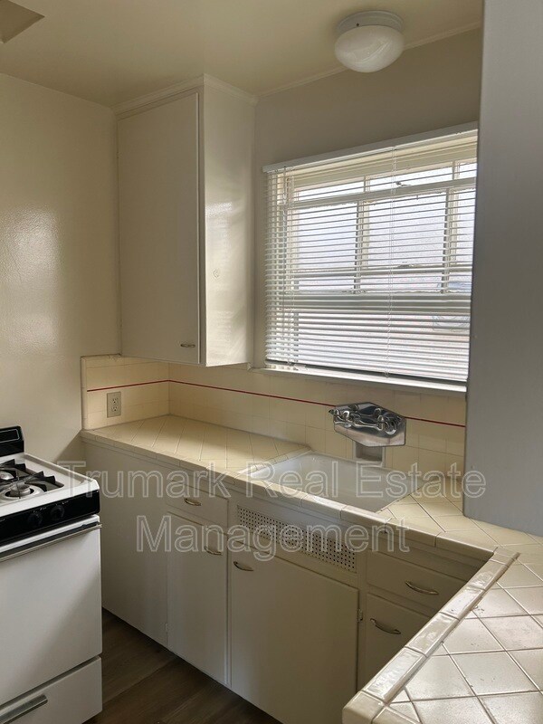Foto del edificio - 1451 E Broadway