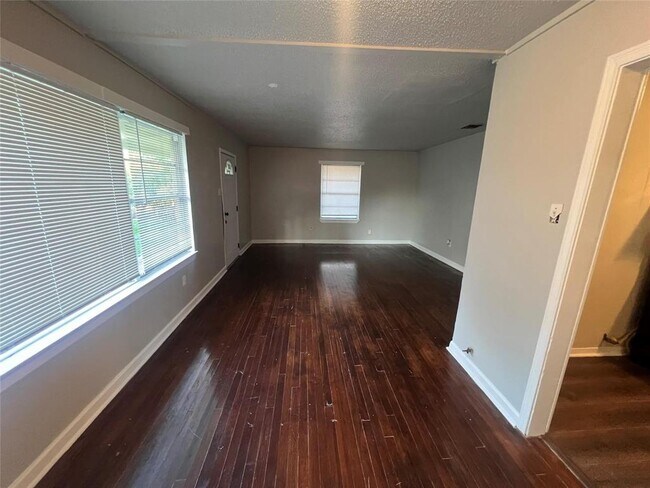 Foto del edificio - 5818 Glenhurst Dr