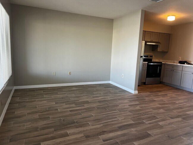 Foto del edificio - 2BD/1BA/Single carport - Venice