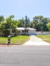 Building Photo - 423 Oleander Ln