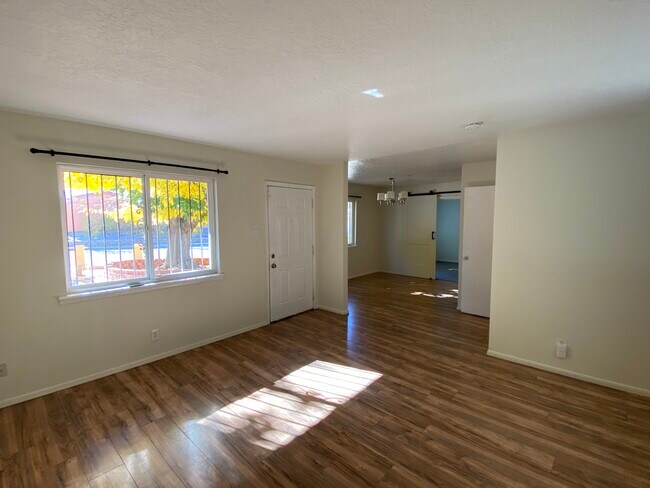 Foto del edificio - 11213 Chico Rd NE