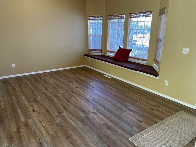 Building Photo - Wonderful Meridian Home with RV Parking!