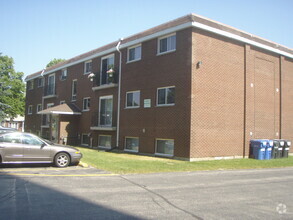 Building Photo - 9 Balfour Cres