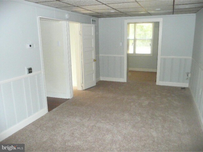 Building Photo - 624 Locust Ln