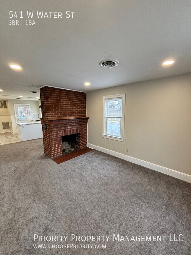 Foto del edificio - 541 W Water St