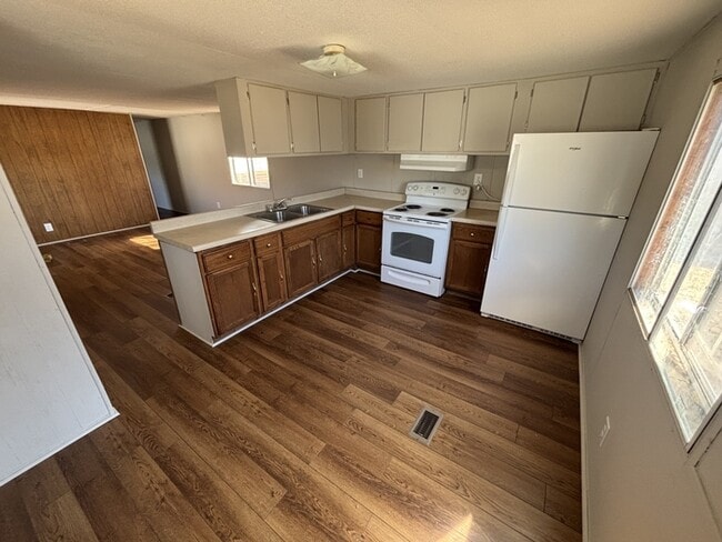 Foto del edificio - 300-27 Ricks Road