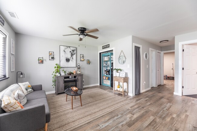 Building Photo - Lauradale