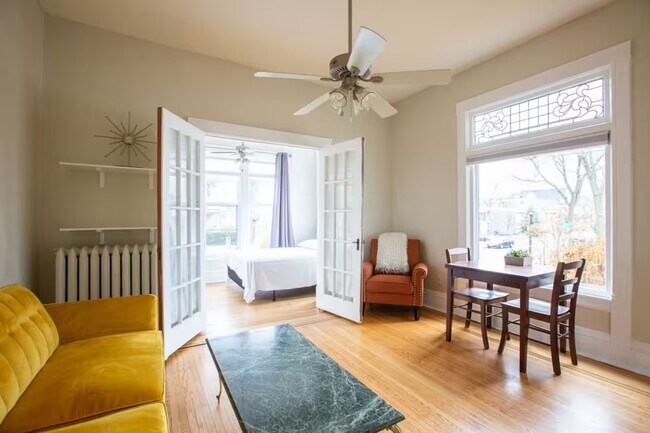 Foto del edificio - 900 W 22nd St