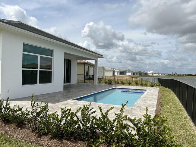 Building Photo - Southwest Pietra Way, Port St. Lucie, FL 3...