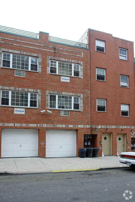 Primary Photo - 1004 Boynton Ave
