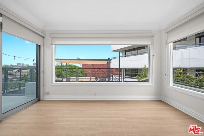 Foto del edificio - 420 S Beverwil Dr