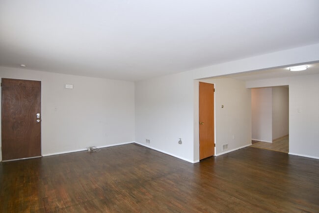 Living & dining area - 3152 Glendale Ave