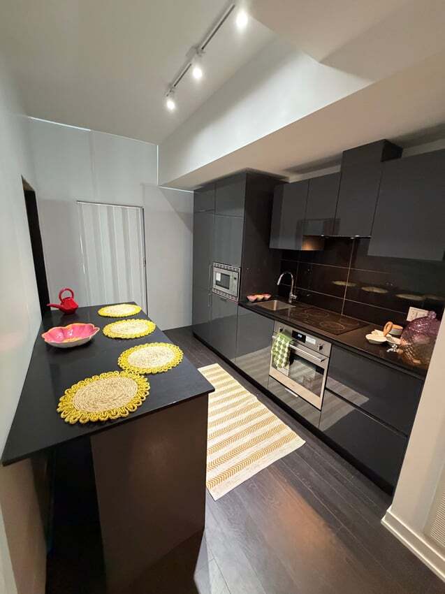 Building Photo - Premium Deluxe Room ? St Patrick St & Dundas St W