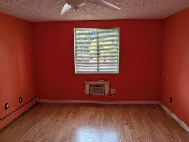 Foto del edificio - 1302 S Parker Rd