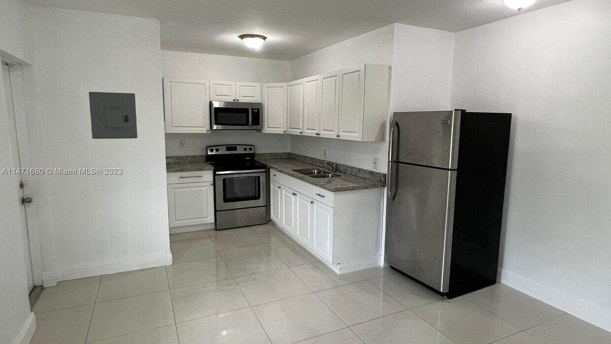 2280 NE 172nd St Unit 2, North Miami Beach, FL 33160 Room for Rent in