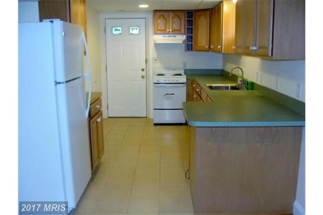 Building Photo - 2554 Hillside Dr