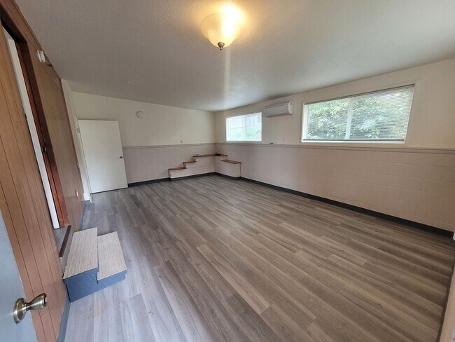 Foto del edificio - Steps from the Bay!