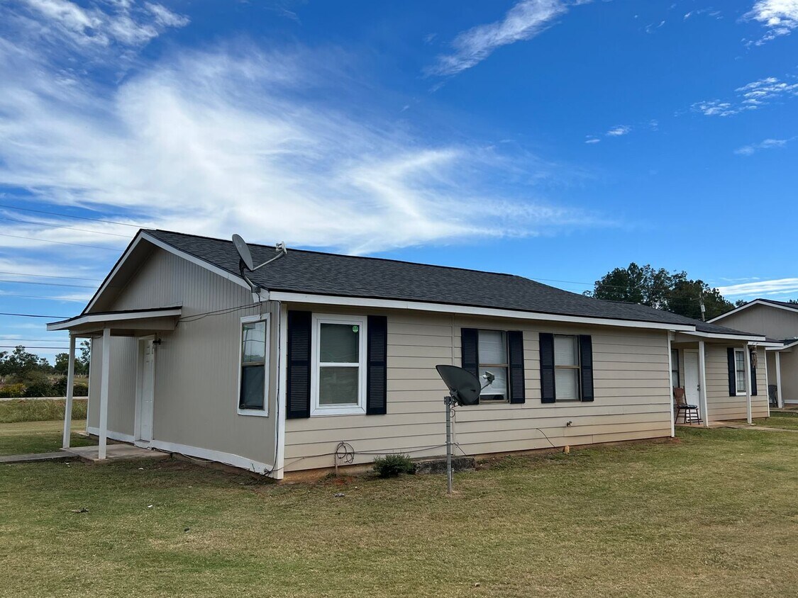 Foto principal - 300 Carriage Ln