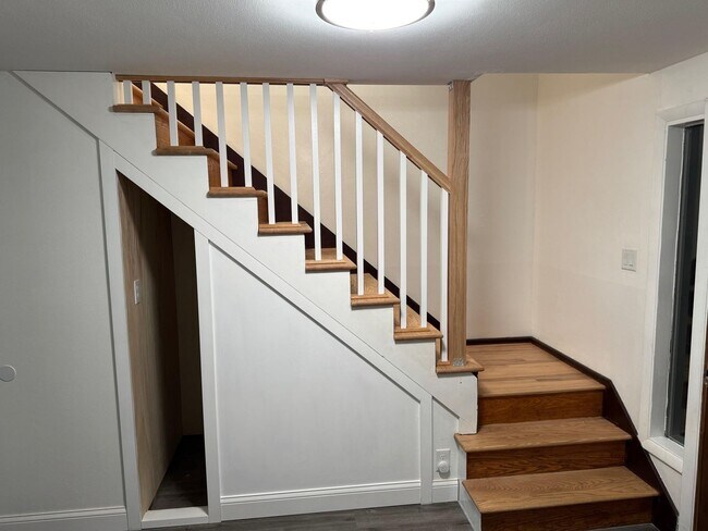 Foto del edificio - Spacious 5-Bedroom Home for Rent in Cheste...