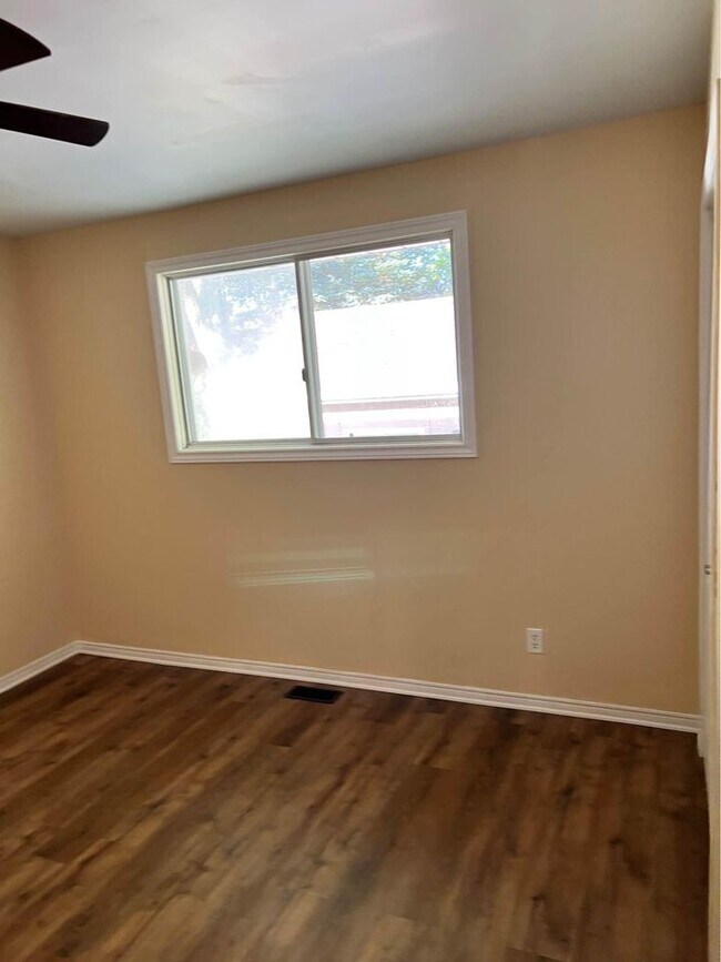 Building Photo - 8 Stonyburn Cres