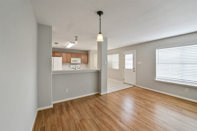 Foto del edificio - 3231 Stoneydale Ln