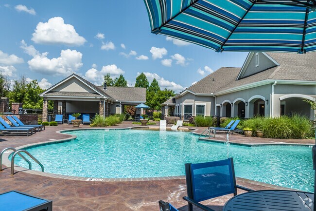 Piscina este - Houston Villas East & West