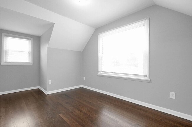 Building Photo - 2229 Middlehurst Dr