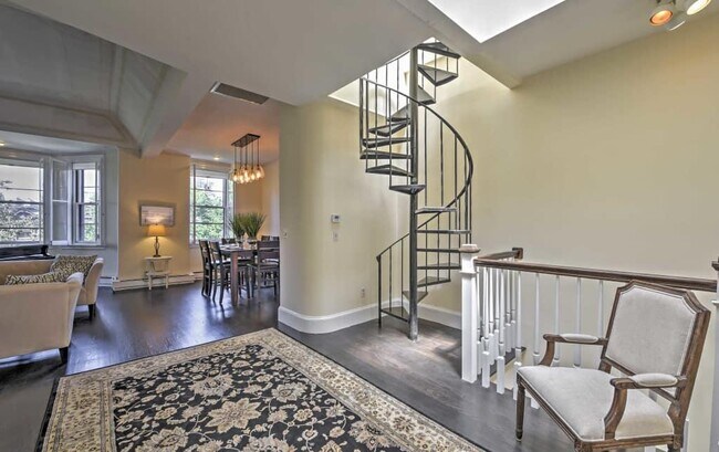Building Photo - 232 Marlborough St