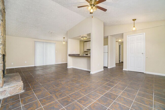 Building Photo - 3 Bedroom 2 Bath House