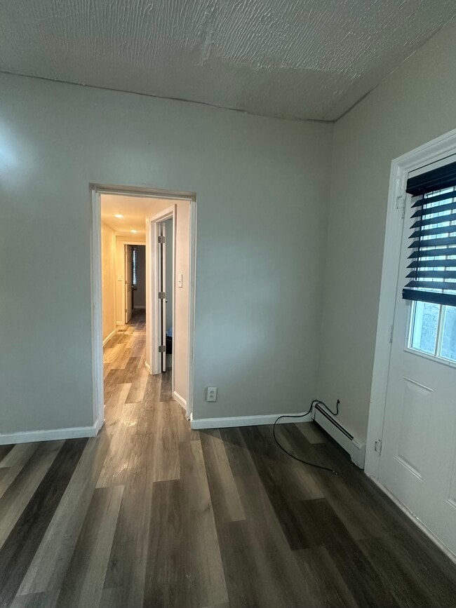 Building Photo - 218 N 5th St