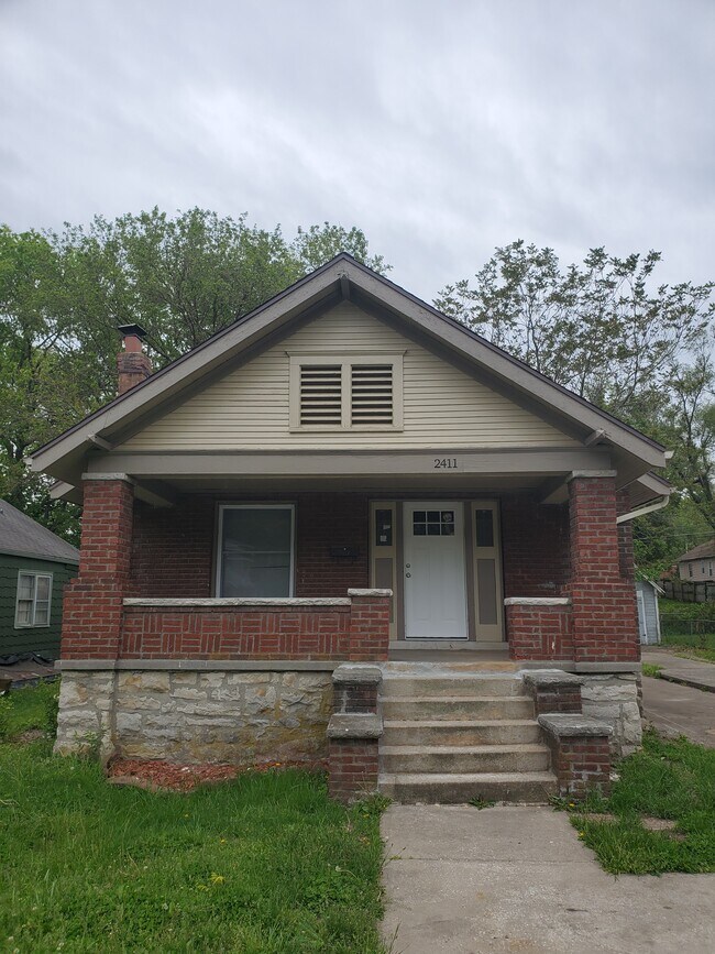 Building Photo - 2411 E 70th St