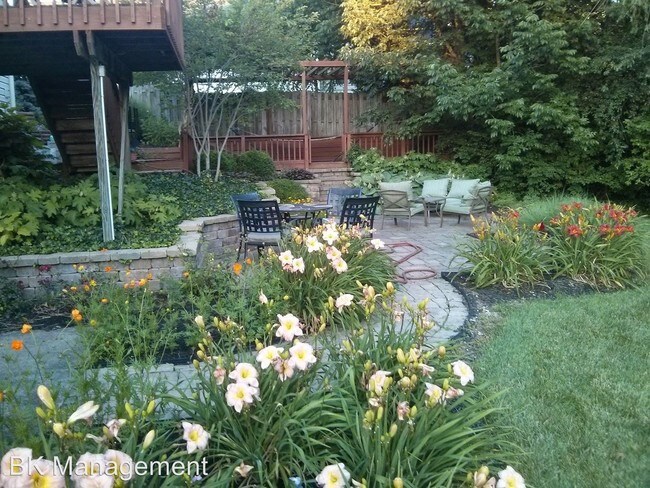 Foto del edificio - 619 Bur Oak Ct W