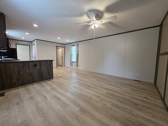 Building Photo - 1300 W Commodore Blvd