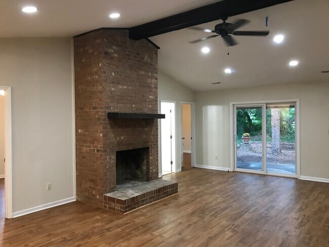 Foto del edificio - 5216 Walnut Grove Ln