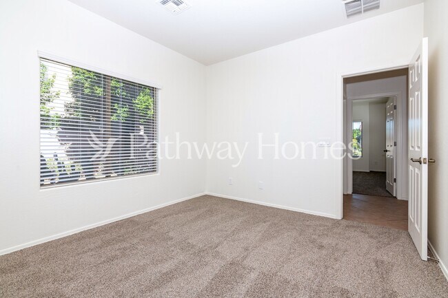 Foto del edificio - 13843 W Watson Ln