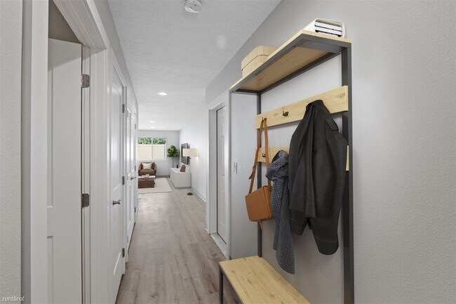 Foto del edificio - 3 br, 2 bath Duplex - 706 N Jones Ln