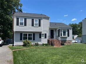 Building Photo - 2208 Watts Ln