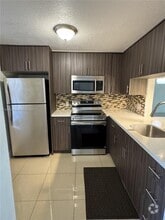 Building Photo - 1025 Country Club Dr